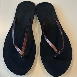Reef uptown girl Flip-Flops. Brown snake print size 10. Worn once
